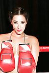 Çin porno Eva lovia poz ortaya çıkarılan içinde boks yüzük giyen kahverengi bot